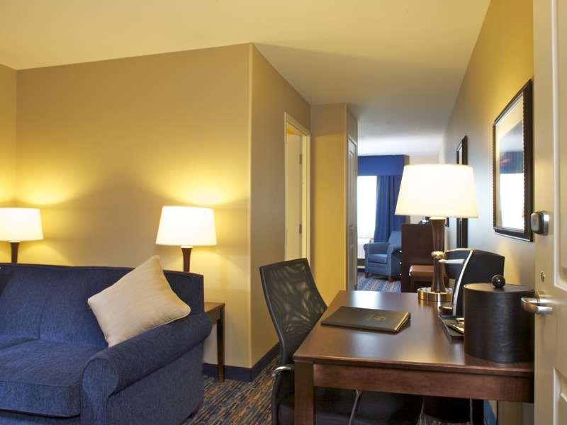 Grandstay Hotel & Suites Mount Horeb - Madison Room photo