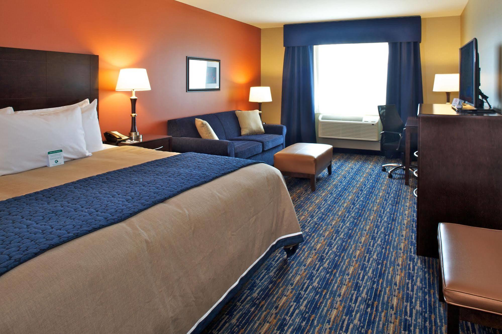 Grandstay Hotel & Suites Mount Horeb - Madison Exterior photo