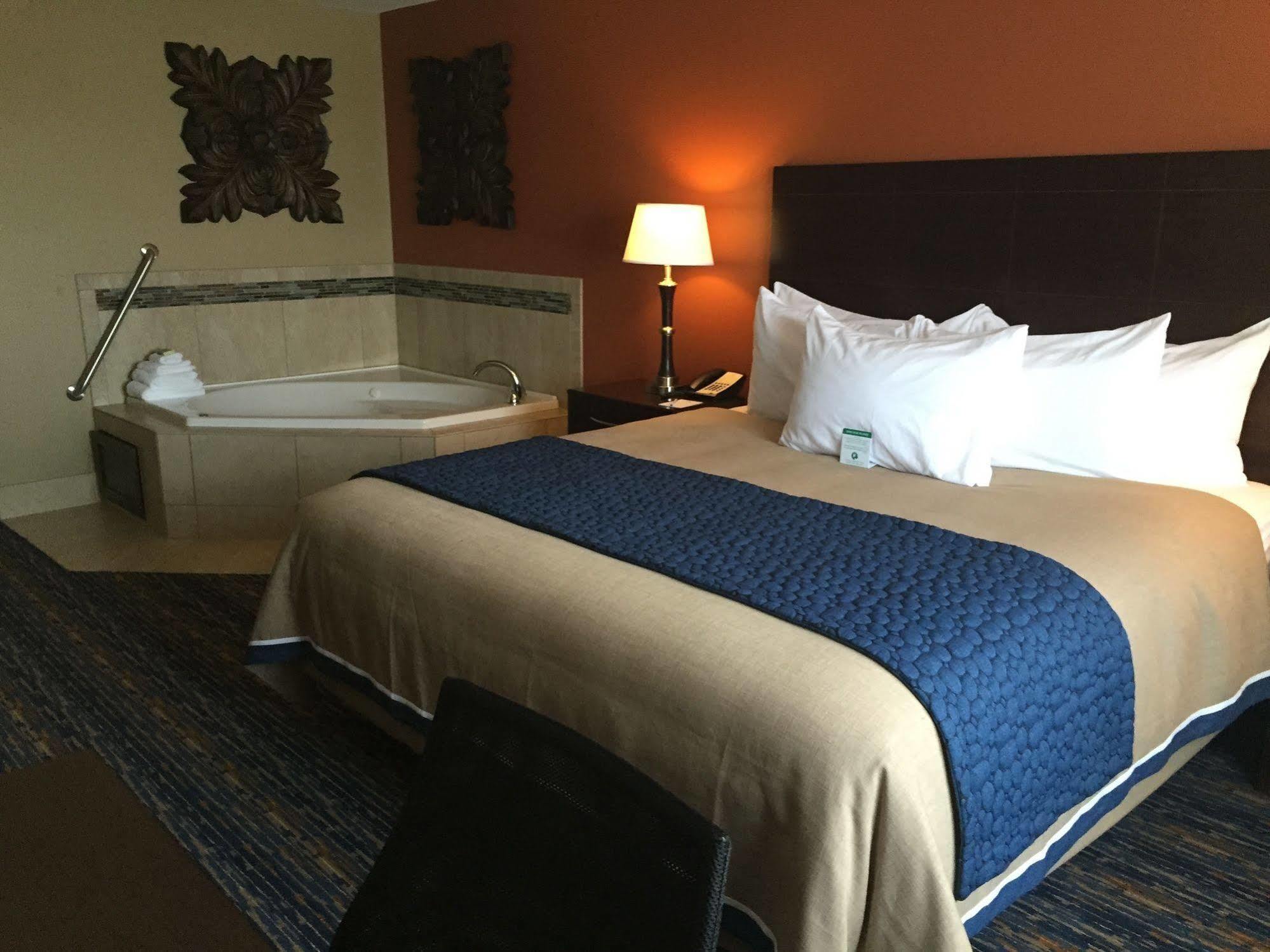 Grandstay Hotel & Suites Mount Horeb - Madison Exterior photo